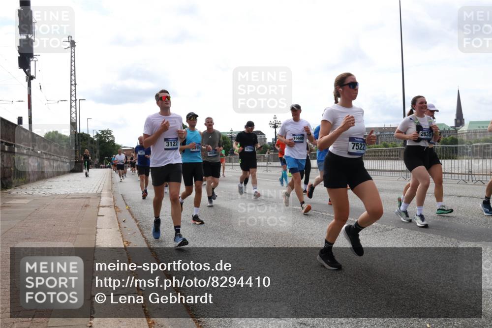29.06.2025 - hella hamburg halbmarathon Lena Gebhardt http://msf.ph/oto/8294410 29.06.2025 10:21:27 Lombardsbrücke 11117, 3122, 395, 16586, 17799, 16600, 7522, 2635, 1028, 1072, 1266, 1401, 1658, 1668, 2271, 2383, 2635, 2815, 2956, 2986, 3122, 3161, 3453, 3770, 3813, 3817, 3825, 3826, 4375, 4376, 4697, 4786, 5061, 5122, 5373, 5395, 5412, 5493, 5759, 5767, 5957, 6086, 6103, 6275, 6308, 6844, 7228, 7375, 7522, 7553, 7608, 7612, 7781, 8095, 8286, 8726, 8844, 8896, 9100, 9108, 9369, 9483, 9499, 9501, 9532, 9624, 10374, 10585, 10602, 10874, 11698, 12175, 12694, 13057, 13508 meine-sportfotos.de