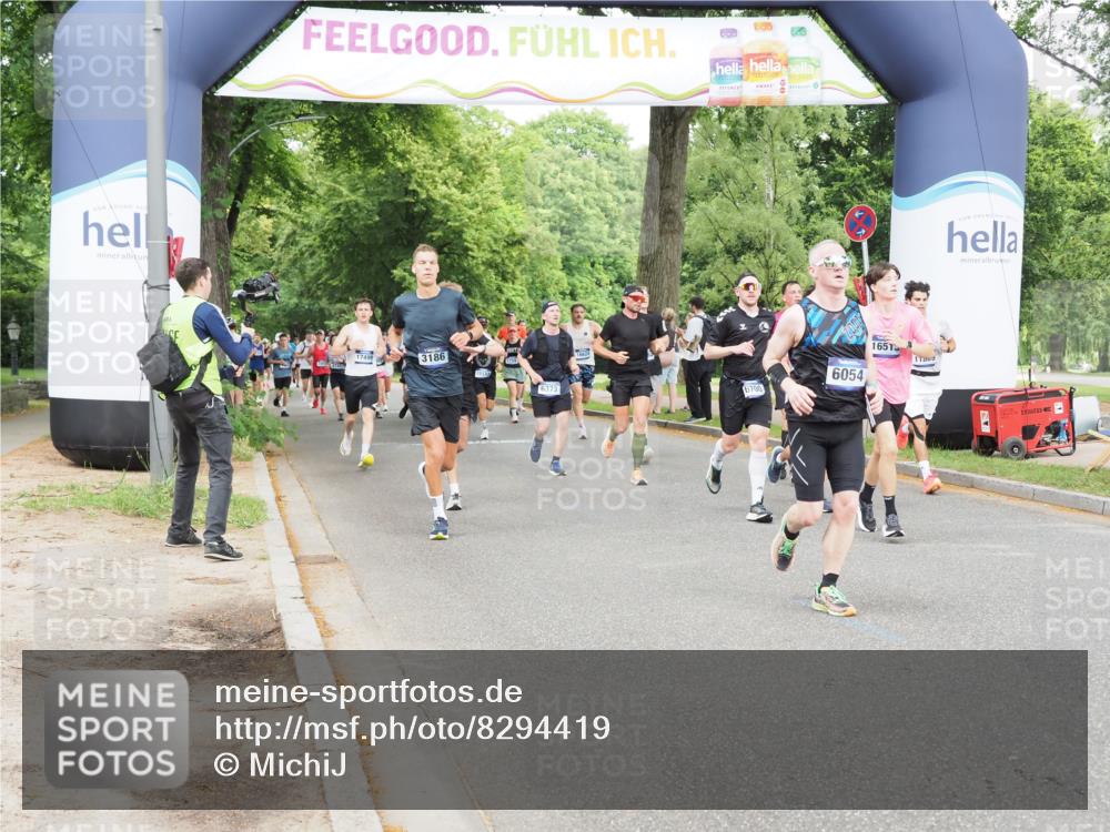 29.06.2025 - hella hamburg halbmarathon MichiJ http://msf.ph/oto/8294419 29.06.2025 10:33:58 Zwischen KM18-KM19 1139, 2367, 3477, 5129, 6054, 6700, 7204, 9710, 11773, 11809, 11936, 12808, 16513, 17674, 18878 meine-sportfotos.de