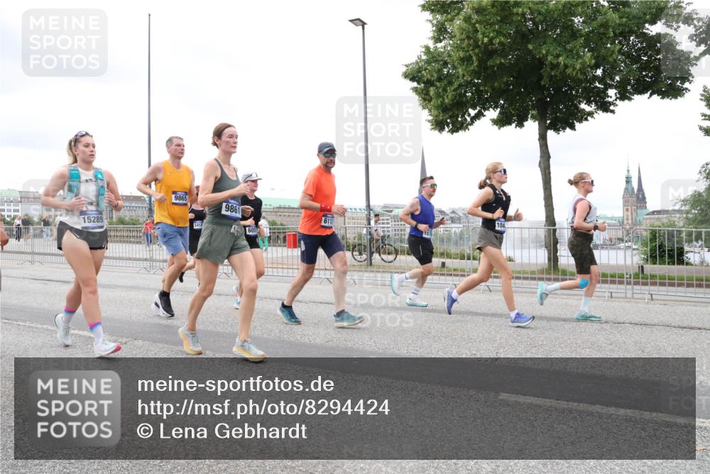 29.06.2025 - hella hamburg halbmarathon Lena Gebhardt http://msf.ph/oto/8294424 29.06.2025 10:56:02 Lombardsbrücke 15289, 9865, 1412, 9861, 605, 611, 157, 104, 1616, 1738, 1909, 2095, 2793, 3101, 3244, 3257, 3268, 4083, 4265, 4354, 4470, 4473, 4836, 4896, 5220, 5222, 5306, 5575, 5580, 5757, 5994, 6055, 6056, 6113, 6257, 6494, 6594, 6968, 7025, 7028, 7516, 7548, 7616, 7969, 8005, 8110, 8305, 8517, 8527, 8532, 8533, 8648, 9435, 9548, 9606, 9838, 9861, 9865, 9948, 9953, 9956, 10094, 10436, 10438, 10449, 10593, 10640, 10740, 10784, 10987, 11903, 11962, 11963, 12695 meine-sportfotos.de