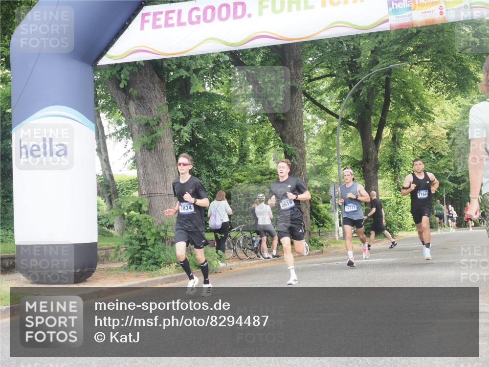 29.06.2025 - hella hamburg halbmarathon KatJ http://msf.ph/oto/8294487 29.06.2025 10:13:21 Zwischen KM18-KM19 2618, 7834, 7862 meine-sportfotos.de