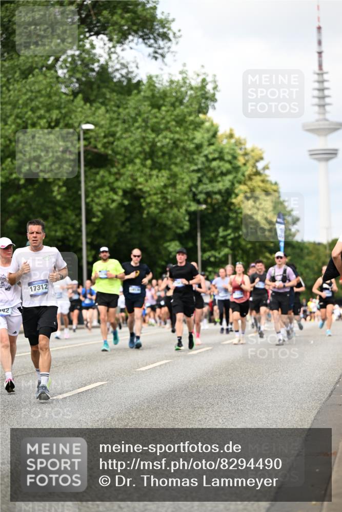 29.06.2025 - hella hamburg halbmarathon Dr. Thomas Lammeyer http://msf.ph/oto/8294490 29.06.2025 10:37:37 Kennedybrücke 1324, 1896, 1995, 2085, 2342, 2776, 3341, 3560, 3812, 3871, 4164, 4361, 4433, 4449, 5075, 5180, 5561, 5584, 5917, 6773, 6999, 7308, 7309, 7705, 8891, 8993, 9234, 9258, 9591, 9706, 9750, 9799, 11092, 11260 meine-sportfotos.de