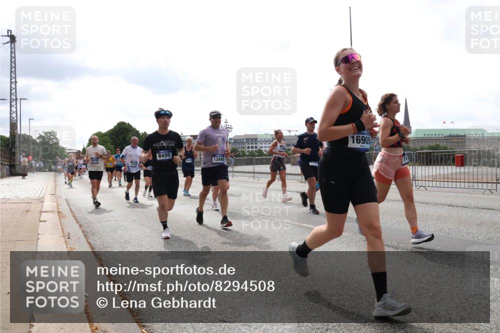 29.06.2025 - hella hamburg halbmarathon Lena Gebhardt http://msf.ph/oto/8294508 29.06.2025 10:36:36 Lombardsbrücke 9918, 1014, 8498, 13445, 16905, 1008, 1010, 1102, 1118, 1224, 1835, 1948, 1952, 2124, 2552, 2588, 3398, 3404, 3428, 3699, 3741, 3873, 3895, 4084, 4245, 4442, 4618, 4762, 4937, 4996, 5012, 5246, 5427, 5540, 5573, 5666, 5747, 5789, 5809, 5919, 6092, 6093, 6156, 6190, 6359, 6417, 6667, 6896, 7086, 7111, 7140, 7275, 7575, 7576, 7632, 7773, 8498, 8499, 8530, 8581, 8936, 8937, 8945, 9115, 9117, 9229, 9295, 9500, 9694, 13265, 15077, 17156, 17807, 18152, 18488 meine-sportfotos.de