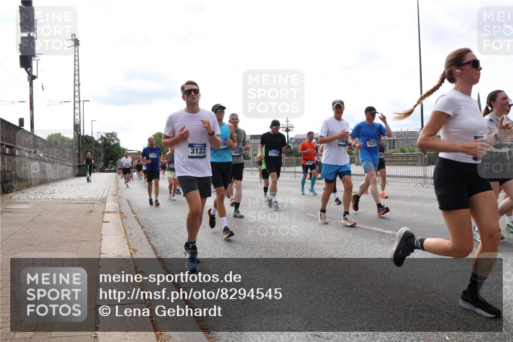 29.06.2025 - hella hamburg halbmarathon Lena Gebhardt http://msf.ph/oto/8294545 29.06.2025 10:21:27 Lombardsbrücke 227, 3122, 39, 16586, 17799, 5493, 16600, 5373, 1028, 1072, 1266, 1401, 1658, 1668, 2271, 2383, 2635, 2815, 2956, 2986, 3122, 3161, 3453, 3770, 3813, 3817, 3825, 3826, 4375, 4376, 4697, 4786, 5061, 5122, 5373, 5395, 5412, 5493, 5759, 5767, 5957, 6086, 6103, 6275, 6308, 6844, 7228, 7375, 7522, 7553, 7608, 7612, 7781, 8095, 8286, 8726, 8844, 8896, 9100, 9108, 9369, 9483, 9499, 9501, 9532, 9624, 10374, 10585, 10602, 10874, 11698, 12175, 12694, 13057, 13508 meine-sportfotos.de