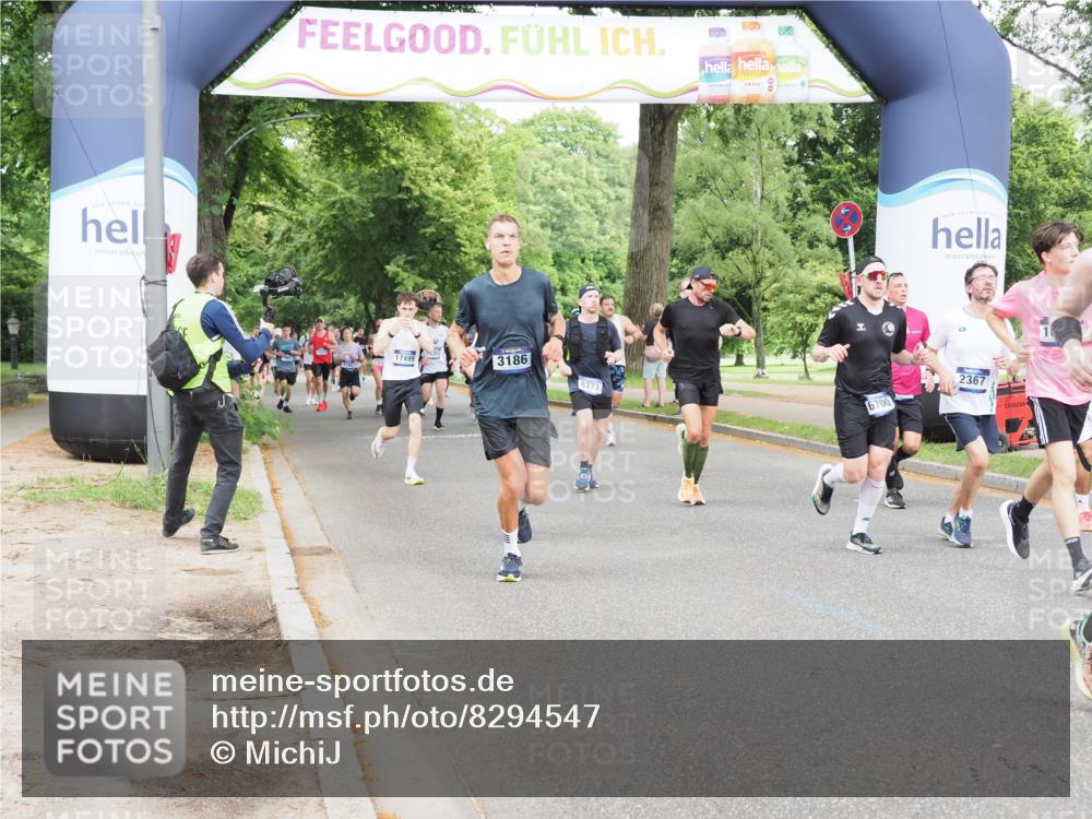 29.06.2025 - hella hamburg halbmarathon MichiJ http://msf.ph/oto/8294547 29.06.2025 10:33:59 Zwischen KM18-KM19 1139, 2367, 3186, 3477, 5129, 6054, 6373, 6700, 7204, 9710, 11773, 11809, 11936, 12084, 12808, 16513, 17674, 18878 meine-sportfotos.de