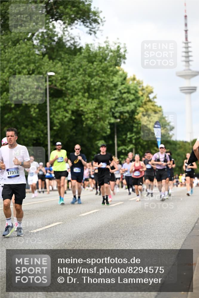 29.06.2025 - hella hamburg halbmarathon Dr. Thomas Lammeyer http://msf.ph/oto/8294575 29.06.2025 10:37:37 Kennedybrücke 1324, 1896, 1995, 2085, 2342, 2776, 3341, 3560, 3812, 3871, 4164, 4361, 4433, 4449, 5075, 5180, 5561, 5584, 5917, 6773, 6999, 7308, 7309, 7705, 8891, 8993, 9234, 9258, 9591, 9706, 9750, 9799, 11092, 11260 meine-sportfotos.de