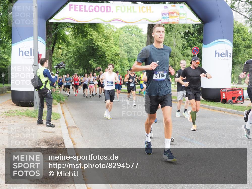 29.06.2025 - hella hamburg halbmarathon MichiJ http://msf.ph/oto/8294577 29.06.2025 10:34:00 Zwischen KM18-KM19 1139, 2367, 3186, 5129, 6054, 6373, 6700, 7204, 9710, 11773, 11809, 11936, 12084, 15133, 15636, 16513, 16624, 17674, 18878 meine-sportfotos.de