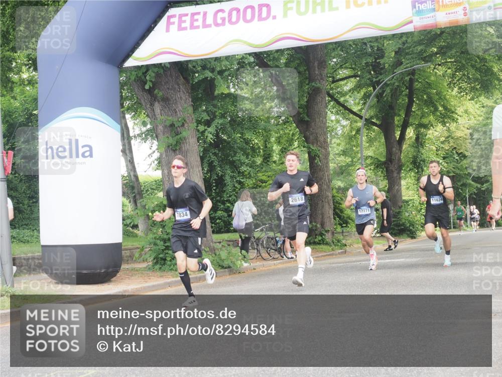 29.06.2025 - hella hamburg halbmarathon KatJ http://msf.ph/oto/8294584 29.06.2025 10:13:21 Zwischen KM18-KM19 2618, 7834, 7862 meine-sportfotos.de