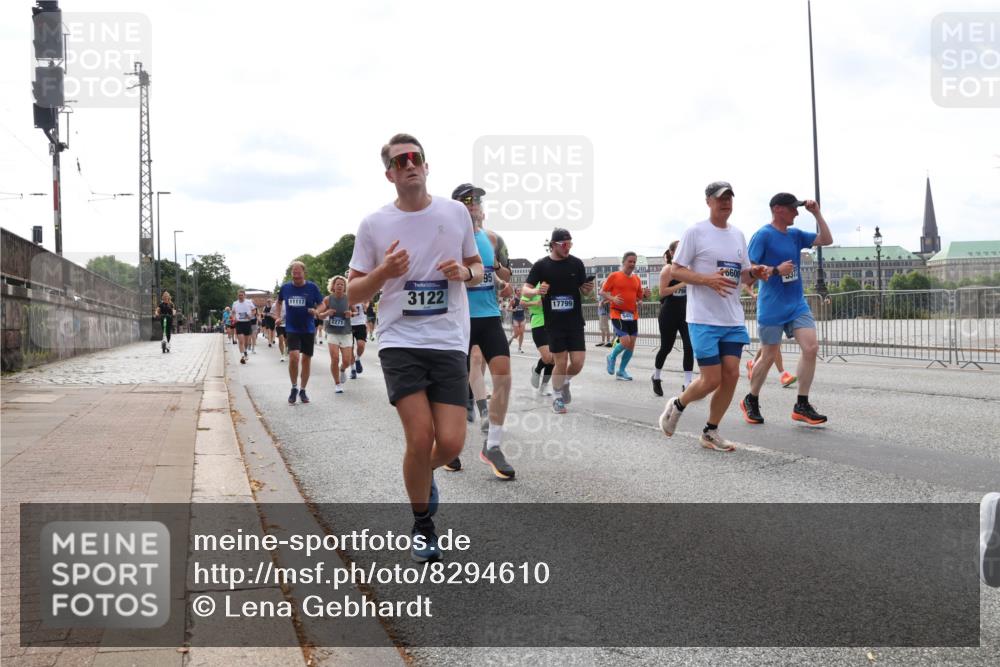 29.06.2025 - hella hamburg halbmarathon Lena Gebhardt http://msf.ph/oto/8294610 29.06.2025 10:21:27 Lombardsbrücke 11117, 2271, 3122, 95, 17799, 6600, 1028, 1072, 1266, 1401, 1658, 1668, 2271, 2383, 2635, 2815, 2956, 2986, 3122, 3161, 3453, 3770, 3813, 3817, 3825, 3826, 4375, 4376, 4697, 4786, 5061, 5122, 5373, 5395, 5412, 5493, 5759, 5767, 5957, 6086, 6103, 6275, 6308, 6844, 7228, 7375, 7522, 7553, 7608, 7612, 7781, 8095, 8286, 8726, 8844, 8896, 9100, 9108, 9369, 9483, 9499, 9501, 9532, 9624, 10374, 10585, 10602, 10874, 11698, 12175, 12694, 13057, 13508 meine-sportfotos.de