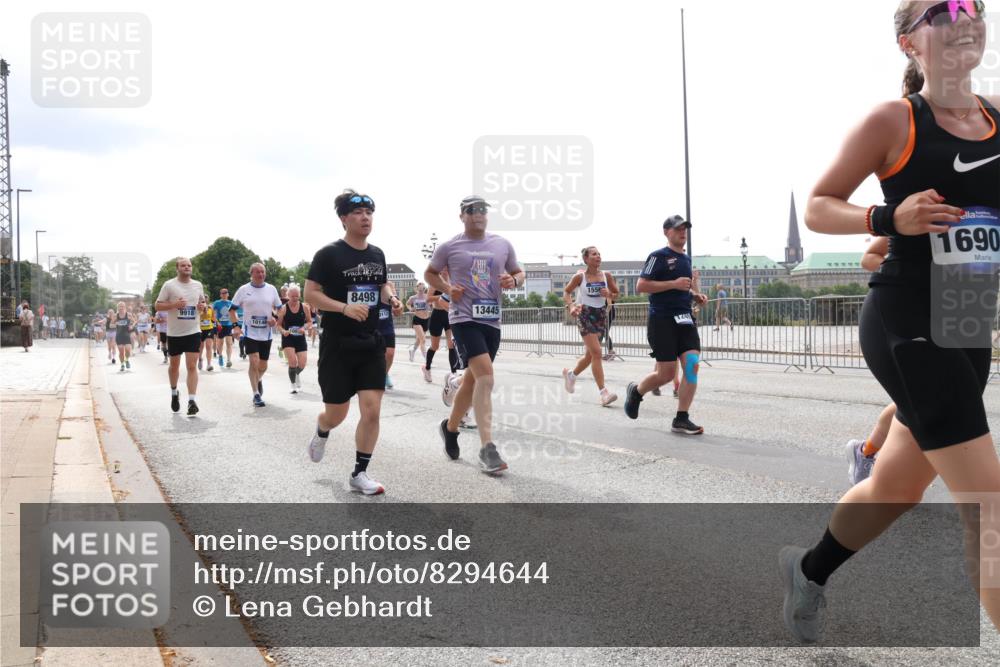 29.06.2025 - hella hamburg halbmarathon Lena Gebhardt http://msf.ph/oto/8294644 29.06.2025 10:36:36 Lombardsbrücke 9918, 8498, 13445, 0112, 155, 1690, 1008, 1010, 1102, 1118, 1224, 1835, 1948, 1952, 2124, 2552, 2588, 3398, 3404, 3428, 3699, 3741, 3873, 3895, 4084, 4245, 4442, 4618, 4762, 4937, 4996, 5012, 5246, 5427, 5540, 5573, 5666, 5747, 5789, 5809, 5919, 6092, 6093, 6156, 6190, 6359, 6417, 6667, 6896, 7086, 7111, 7140, 7275, 7575, 7576, 7632, 7773, 8498, 8499, 8530, 8581, 8936, 8937, 8945, 9115, 9117, 9229, 9295, 9500, 9694, 13265, 15077, 17156, 17807, 18152, 18488 meine-sportfotos.de