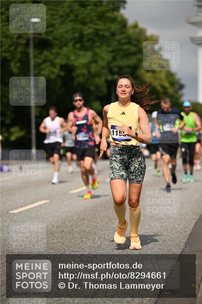 29.06.2025 - hella hamburg halbmarathon Dr. Thomas Lammeyer http://msf.ph/oto/8294661 29.06.2025 10:16:12 Kennedybrücke 1249, 1610, 1785, 1790, 1850, 1851, 2963, 2964, 3182, 3248, 3262, 3746, 4453, 4499, 5166, 5176, 6822, 6871, 6966, 7907, 8206, 8207, 8971, 9119, 9253, 9405, 9428, 10685 meine-sportfotos.de