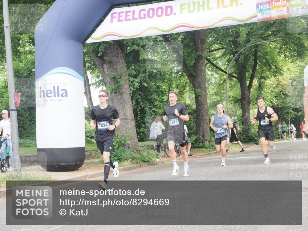 29.06.2025 - hella hamburg halbmarathon KatJ http://msf.ph/oto/8294669 29.06.2025 10:13:21 Zwischen KM18-KM19 2618, 7834, 7862 meine-sportfotos.de