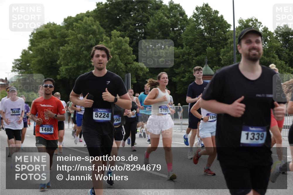 29.06.2025 - hella hamburg halbmarathon Jannik Wohlers http://msf.ph/oto/8294679 29.06.2025 10:36:39 Lombardsbrücke 1118, 1253, 1339, 1488, 1490, 1597, 1952, 1954, 2031, 2072, 2104, 2272, 2480, 3127, 3165, 3714, 3873, 3895, 4733, 5224, 5538, 5640, 5786, 6172, 6359, 6584, 6804, 7202, 7707, 8007, 8257, 8258, 8315, 8758, 8936, 8937, 9054, 9055, 10862, 10931, 11246, 11831, 11843, 12087, 12103, 12184, 12218, 12302, 12463, 12532, 13165, 13695, 13970, 13971, 14202, 14396, 14695, 14779, 14915, 15106, 15353, 15475, 15907, 16192, 16304, 16309, 16782, 16885, 17388, 17504, 17591, 17794 meine-sportfotos.de