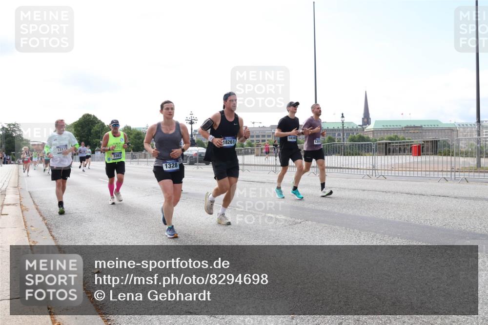 29.06.2025 - hella hamburg halbmarathon Lena Gebhardt http://msf.ph/oto/8294698 29.06.2025 10:11:58 Lombardsbrücke 1062, 1328, 1531, 1790, 1866, 1992, 2661, 3363, 4227, 5379, 5605, 7474, 7571, 8115, 8807, 8810, 9191, 9253, 9428, 9705, 10042, 10409, 10428, 11321, 11507, 11509, 11525, 11537, 11581, 11917, 12473, 13171, 13177, 13203, 13542, 13939, 13958, 14008, 14060, 14196, 14313, 14384, 15137, 15945, 16379, 16976, 17080, 17638, 17774, 17866, 18261, 18278, 18395, 18429, 18655 meine-sportfotos.de