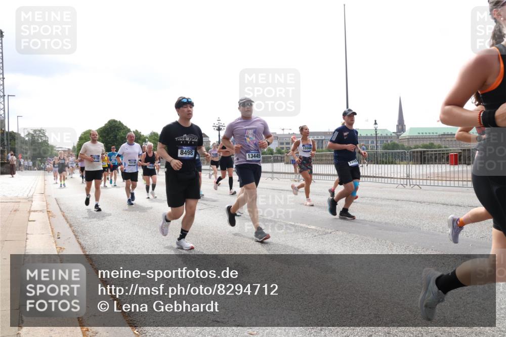 29.06.2025 - hella hamburg halbmarathon Lena Gebhardt http://msf.ph/oto/8294712 29.06.2025 10:36:36 Lombardsbrücke 918, 10146, 8498, 15568, 13445, 1249, 1008, 1010, 1102, 1118, 1224, 1835, 1948, 1952, 2124, 2552, 2588, 3398, 3404, 3428, 3699, 3741, 3873, 3895, 4084, 4245, 4442, 4618, 4762, 4937, 4996, 5012, 5246, 5427, 5540, 5573, 5666, 5747, 5789, 5809, 5919, 6092, 6093, 6156, 6190, 6359, 6417, 6667, 6896, 7086, 7111, 7140, 7275, 7575, 7576, 7632, 7773, 8498, 8499, 8530, 8581, 8936, 8937, 8945, 9115, 9117, 9229, 9295, 9500, 9694, 13265, 15077, 17156, 17807, 18152, 18488 meine-sportfotos.de
