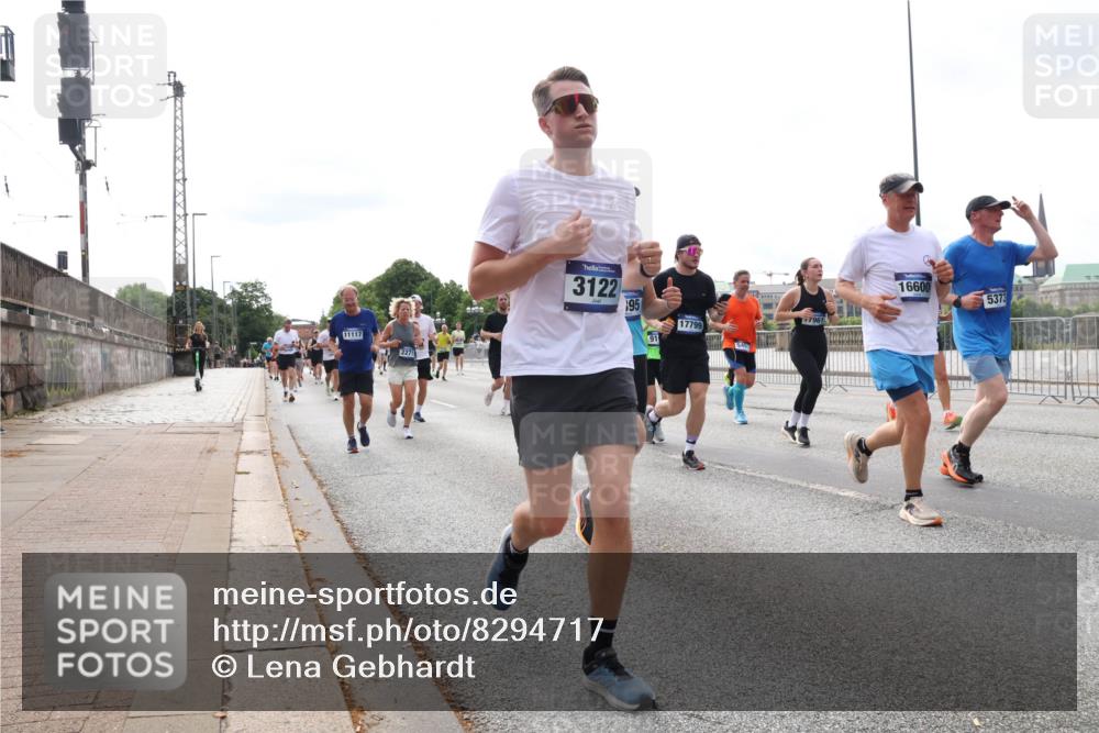 29.06.2025 - hella hamburg halbmarathon Lena Gebhardt http://msf.ph/oto/8294717 29.06.2025 10:21:27 Lombardsbrücke 11117, 2271, 3122, 95, 91, 7961, 17799, 16600, 5373, 1028, 1072, 1266, 1401, 1658, 1668, 2271, 2383, 2635, 2815, 2956, 2986, 3122, 3161, 3453, 3770, 3813, 3817, 3825, 3826, 4375, 4376, 4697, 4786, 5061, 5122, 5373, 5395, 5412, 5493, 5759, 5767, 5957, 6086, 6103, 6275, 6308, 6844, 7228, 7375, 7522, 7553, 7608, 7612, 7781, 8095, 8286, 8726, 8844, 8896, 9100, 9108, 9369, 9483, 9499, 9501, 9532, 9624, 10374, 10585, 10602, 10874, 11698, 12175, 12694, 13057, 13508 meine-sportfotos.de