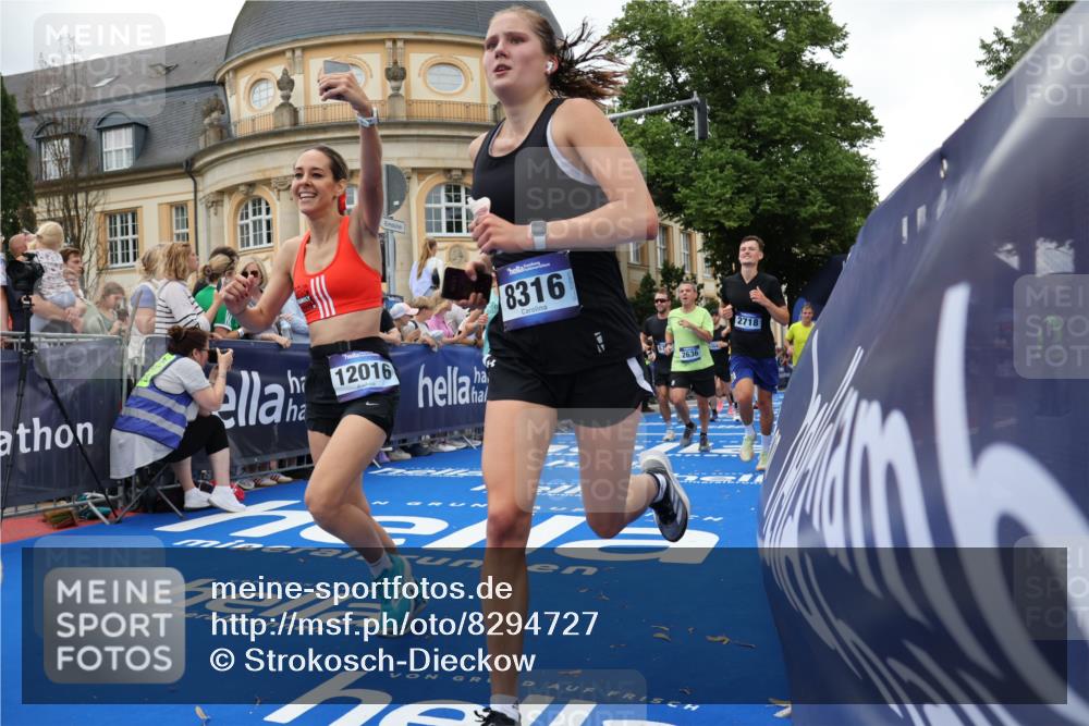 29.06.2025 - hella hamburg halbmarathon Strokosch-Dieckow http://msf.ph/oto/8294727 29.06.2025 10:51:21 Ziel 1461, 1817, 2364, 2411, 2636, 2718, 2946, 4814, 5820, 6657, 6776, 7943, 8316, 8930, 8989, 9214, 9476, 9656, 10480, 10667, 11124, 11422, 11512, 12016, 13047, 13792, 14865, 14994, 15871, 15950, 16357, 17131, 18019, 18489 meine-sportfotos.de