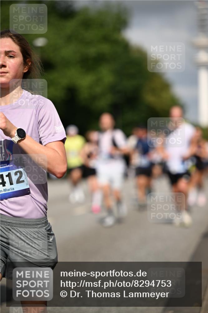 29.06.2025 - hella hamburg halbmarathon Dr. Thomas Lammeyer http://msf.ph/oto/8294753 29.06.2025 09:53:34 Kennedybrücke 1615, 1675, 1800, 1803, 1975, 2324, 2415, 2949, 3332, 3431, 3530, 4303, 4425, 4528, 5248, 5436, 5791, 5803, 6682, 7495, 7774, 7796, 8629, 8925, 9265, 9294, 9302, 9711, 9979, 10894 meine-sportfotos.de