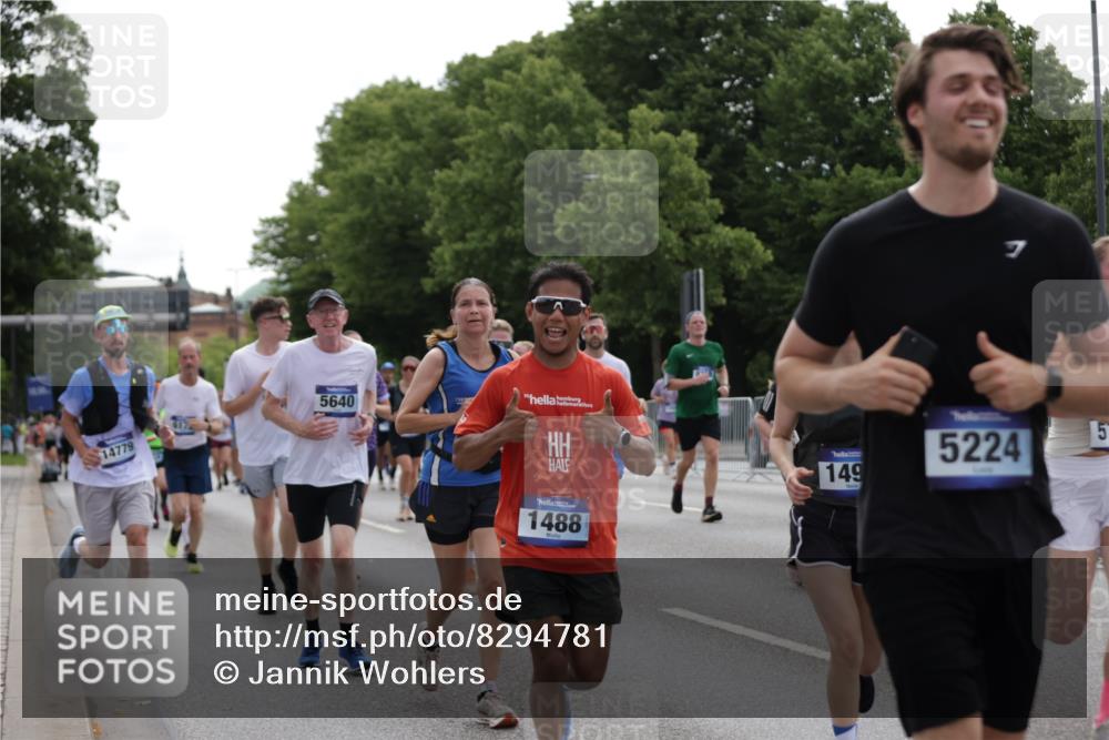 29.06.2025 - hella hamburg halbmarathon Jannik Wohlers http://msf.ph/oto/8294781 29.06.2025 10:36:39 Lombardsbrücke 1118, 1253, 1339, 1488, 1490, 1597, 1952, 1954, 2031, 2072, 2104, 2272, 2480, 3127, 3165, 3714, 3873, 3895, 4733, 5224, 5538, 5640, 5786, 6172, 6359, 6584, 6804, 7202, 7707, 8007, 8257, 8258, 8315, 8758, 8936, 8937, 9054, 9055, 10862, 10931, 11246, 11831, 11843, 12087, 12103, 12184, 12218, 12302, 12463, 12532, 13165, 13695, 13970, 13971, 14202, 14396, 14695, 14779, 14915, 15106, 15353, 15475, 15907, 16192, 16304, 16309, 16782, 16885, 17388, 17504, 17591, 17794 meine-sportfotos.de