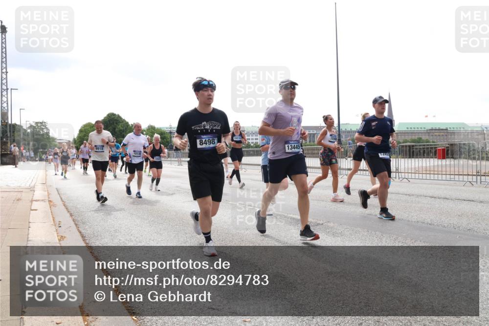 29.06.2025 - hella hamburg halbmarathon Lena Gebhardt http://msf.ph/oto/8294783 29.06.2025 10:36:36 Lombardsbrücke 9918, 10146, 8498, 16239, 13445, 1249, 1008, 1010, 1102, 1118, 1224, 1835, 1948, 1952, 2124, 2552, 2588, 3398, 3404, 3428, 3699, 3741, 3873, 3895, 4084, 4245, 4442, 4618, 4762, 4937, 4996, 5012, 5246, 5427, 5540, 5573, 5666, 5747, 5789, 5809, 5919, 6092, 6093, 6156, 6190, 6359, 6417, 6667, 6896, 7086, 7111, 7140, 7275, 7575, 7576, 7632, 7773, 8498, 8499, 8530, 8581, 8936, 8937, 8945, 9115, 9117, 9229, 9295, 9500, 9694, 13265, 15077, 17156, 17807, 18152, 18488 meine-sportfotos.de