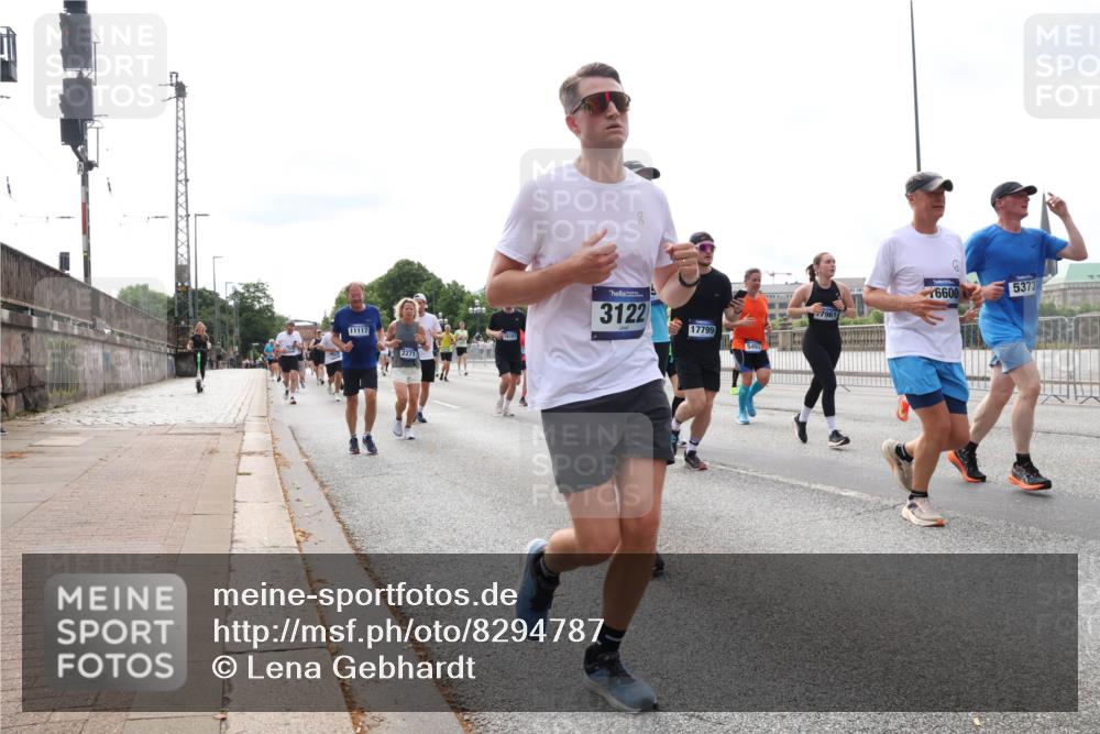 29.06.2025 - hella hamburg halbmarathon Lena Gebhardt http://msf.ph/oto/8294787 29.06.2025 10:21:28 Lombardsbrücke 11117, 2271, 5373, 6600, 3122, 7961, 17799, 1028, 1072, 1266, 1401, 1658, 1668, 2271, 2383, 2635, 2815, 2956, 2986, 3122, 3161, 3453, 3770, 3813, 3817, 3825, 3826, 4375, 4376, 4697, 4786, 5061, 5122, 5373, 5395, 5412, 5493, 5759, 5767, 5957, 6086, 6103, 6275, 6308, 6475, 6844, 7228, 7375, 7522, 7553, 7608, 7612, 7781, 8095, 8286, 8715, 8726, 8844, 8896, 9100, 9108, 9369, 9483, 9499, 9501, 9532, 9624, 10374, 10585, 10602, 10874, 11698, 12175, 12694, 13057, 13508 meine-sportfotos.de