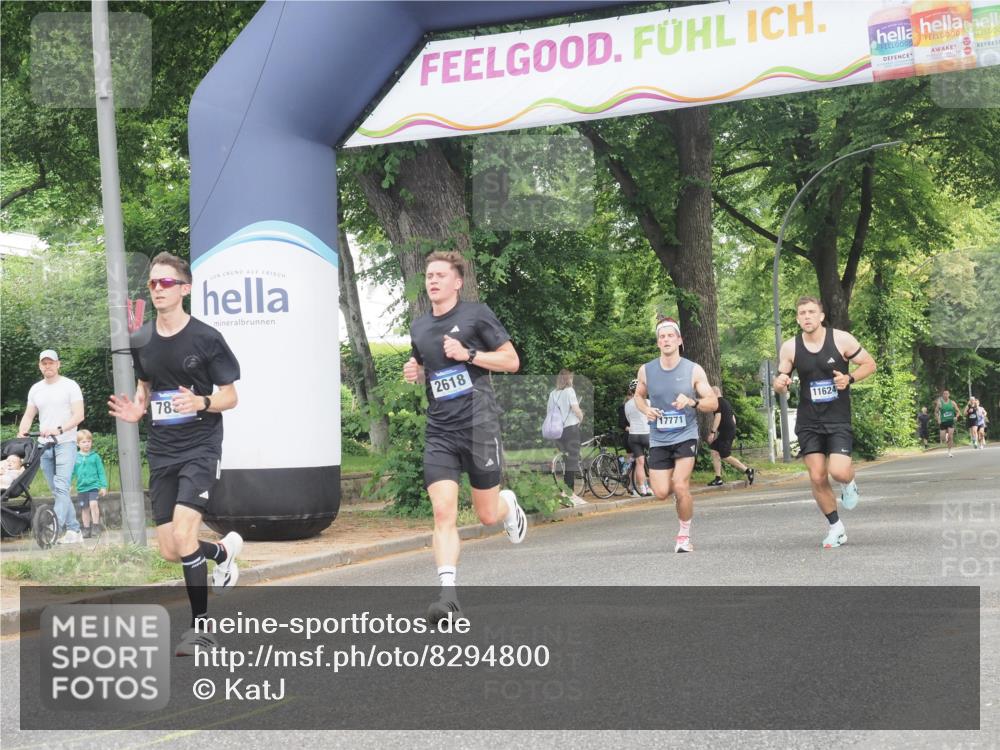 29.06.2025 - hella hamburg halbmarathon KatJ http://msf.ph/oto/8294800 29.06.2025 10:13:22 Zwischen KM18-KM19 2618, 7834, 7862 meine-sportfotos.de