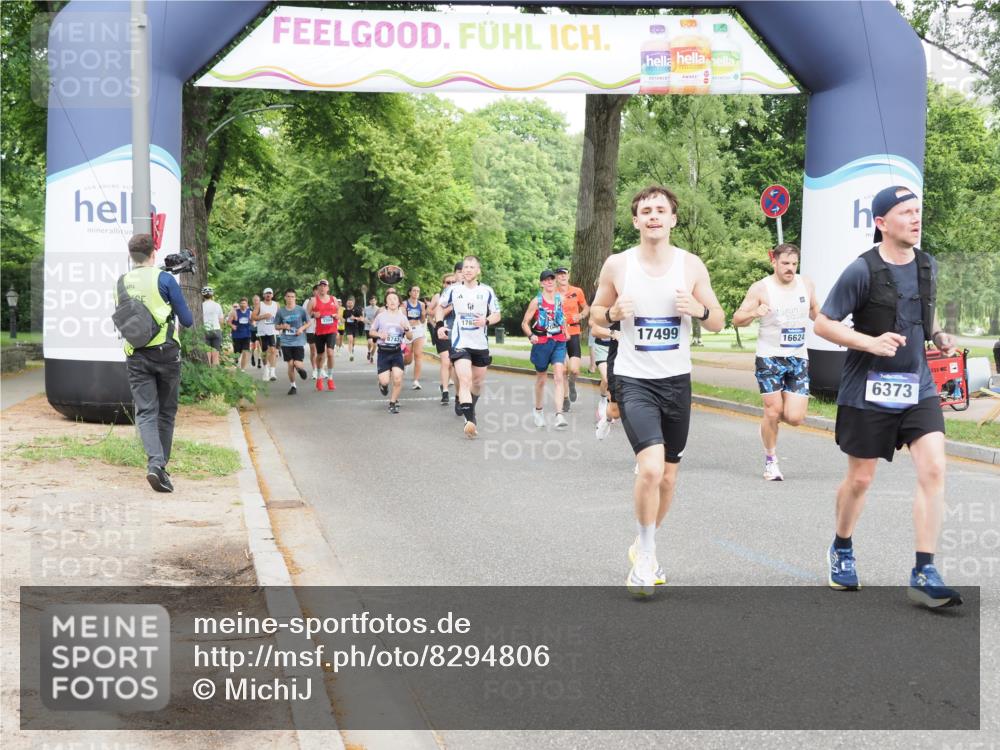 29.06.2025 - hella hamburg halbmarathon MichiJ http://msf.ph/oto/8294806 29.06.2025 10:34:01 Zwischen KM18-KM19 1139, 2048, 2367, 3186, 5129, 6054, 6373, 6700, 9710, 11773, 11809, 11936, 12084, 15133, 15636, 16513, 16624, 17499, 17674, 18878 meine-sportfotos.de