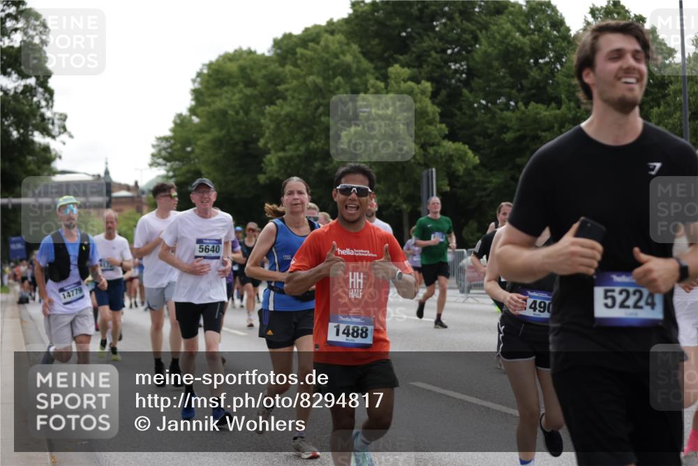 29.06.2025 - hella hamburg halbmarathon Jannik Wohlers http://msf.ph/oto/8294817 29.06.2025 10:36:39 Lombardsbrücke 1118, 1253, 1339, 1488, 1490, 1597, 1952, 1954, 2031, 2072, 2104, 2272, 2480, 3127, 3165, 3714, 3873, 3895, 4733, 5224, 5538, 5640, 5786, 6172, 6359, 6584, 6804, 7202, 7707, 8007, 8257, 8258, 8315, 8758, 8936, 8937, 9054, 9055, 10862, 10931, 11246, 11831, 11843, 12087, 12103, 12184, 12218, 12302, 12463, 12532, 13165, 13695, 13970, 13971, 14202, 14396, 14695, 14779, 14915, 15106, 15353, 15475, 15907, 16192, 16304, 16309, 16782, 16885, 17388, 17504, 17591, 17794 meine-sportfotos.de