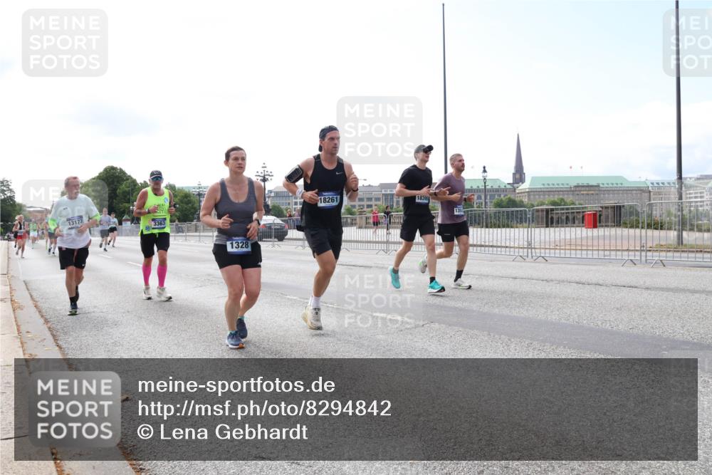 29.06.2025 - hella hamburg halbmarathon Lena Gebhardt http://msf.ph/oto/8294842 29.06.2025 10:11:58 Lombardsbrücke 1062, 1328, 1531, 1790, 1866, 1992, 2661, 3363, 4227, 5379, 5605, 7474, 7571, 8115, 8807, 8810, 9191, 9253, 9428, 9705, 10042, 10409, 10428, 11321, 11507, 11509, 11525, 11537, 11581, 11917, 12473, 13171, 13177, 13203, 13542, 13939, 13958, 14008, 14060, 14196, 14313, 14384, 15137, 15945, 16379, 16976, 17080, 17638, 17774, 17866, 18261, 18278, 18395, 18429, 18655 meine-sportfotos.de