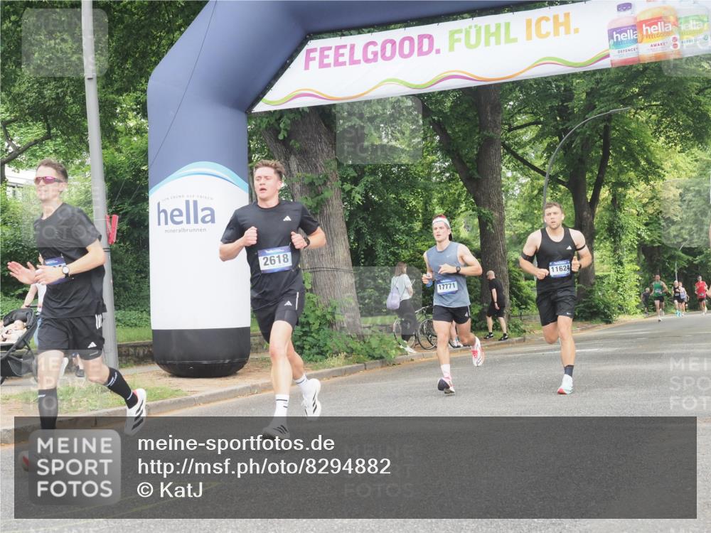 29.06.2025 - hella hamburg halbmarathon KatJ http://msf.ph/oto/8294882 29.06.2025 10:13:22 Zwischen KM18-KM19 2618, 7834, 7862 meine-sportfotos.de