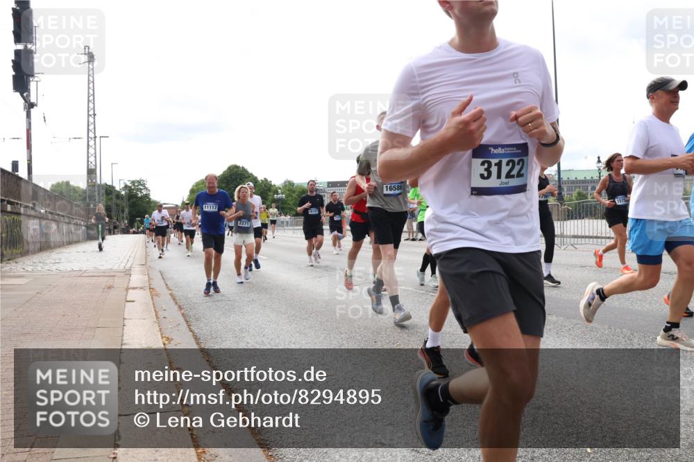 29.06.2025 - hella hamburg halbmarathon Lena Gebhardt http://msf.ph/oto/8294895 29.06.2025 10:21:28 Lombardsbrücke 11117, 2271, 16107, 16586, 3122, 7961, 1575, 1028, 1072, 1266, 1401, 1658, 1668, 2271, 2383, 2635, 2815, 2956, 2986, 3122, 3161, 3453, 3770, 3813, 3817, 3825, 3826, 4375, 4376, 4697, 4786, 5061, 5122, 5373, 5395, 5412, 5493, 5759, 5767, 5957, 6086, 6103, 6275, 6308, 6475, 6844, 7228, 7375, 7522, 7553, 7608, 7612, 7781, 8095, 8286, 8715, 8726, 8844, 8896, 9100, 9108, 9369, 9483, 9499, 9501, 9532, 9624, 10374, 10585, 10602, 10874, 11698, 12175, 12694, 13057, 13508 meine-sportfotos.de