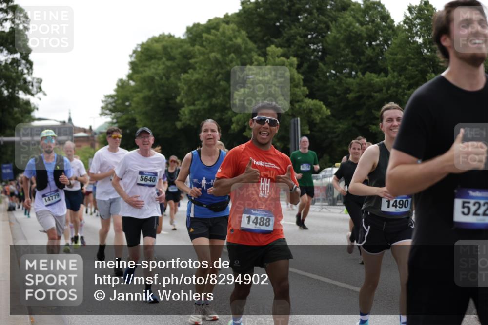 29.06.2025 - hella hamburg halbmarathon Jannik Wohlers http://msf.ph/oto/8294902 29.06.2025 10:36:40 Lombardsbrücke 1253, 1339, 1488, 1490, 1597, 1952, 1954, 2031, 2072, 2104, 2272, 2480, 3127, 3165, 3714, 3895, 4347, 4733, 5224, 5538, 5640, 5786, 6172, 6359, 6584, 6804, 7202, 7707, 8007, 8257, 8258, 8315, 8758, 9054, 9055, 10862, 10931, 11246, 11831, 11843, 12087, 12103, 12184, 12218, 12302, 12463, 12532, 13165, 13695, 13970, 13971, 14202, 14396, 14779, 14915, 15106, 15353, 15475, 15907, 16192, 16304, 16309, 16782, 16885, 17388, 17504, 17591, 17687, 17688, 17794, 18578 meine-sportfotos.de