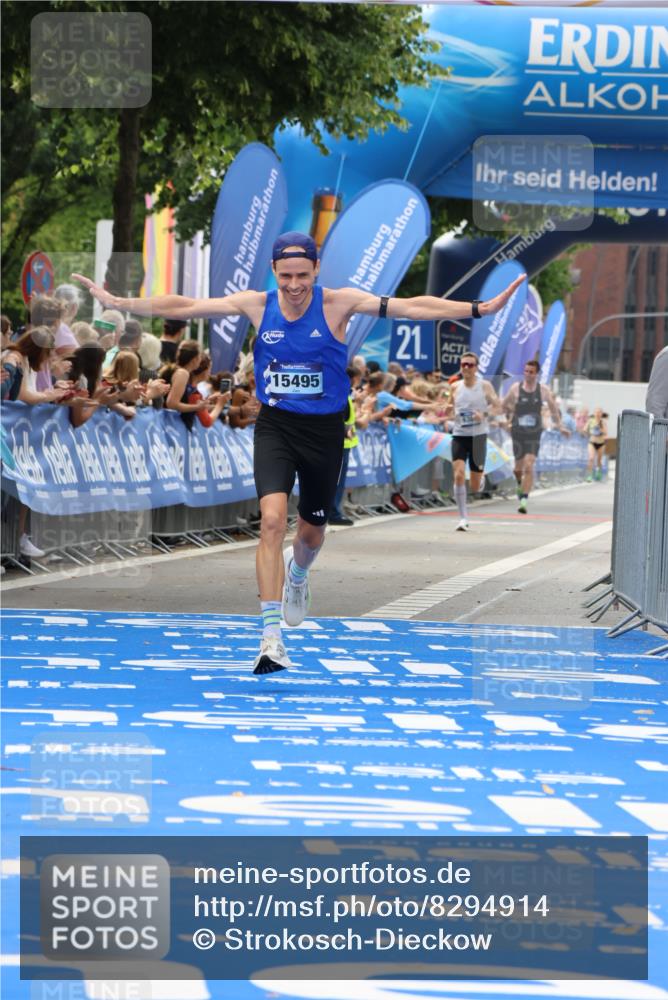 29.06.2025 - hella hamburg halbmarathon Strokosch-Dieckow http://msf.ph/oto/8294914 29.06.2025 10:18:40 Ziel 15495 meine-sportfotos.de