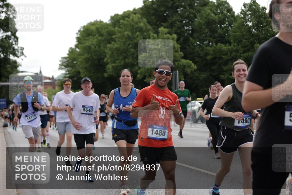 29.06.2025 - hella hamburg halbmarathon Jannik Wohlers http://msf.ph/oto/8294937 29.06.2025 10:36:40 Lombardsbrücke 1253, 1339, 1488, 1490, 1597, 1952, 1954, 2031, 2072, 2104, 2272, 2480, 3127, 3165, 3714, 3895, 4347, 4733, 5224, 5538, 5640, 5786, 6172, 6359, 6584, 6804, 7202, 7707, 8007, 8257, 8258, 8315, 8758, 9054, 9055, 10862, 10931, 11246, 11831, 11843, 12087, 12103, 12184, 12218, 12302, 12463, 12532, 13165, 13695, 13970, 13971, 14202, 14396, 14779, 14915, 15106, 15353, 15475, 15907, 16192, 16304, 16309, 16782, 16885, 17388, 17504, 17591, 17687, 17688, 17794, 18578 meine-sportfotos.de