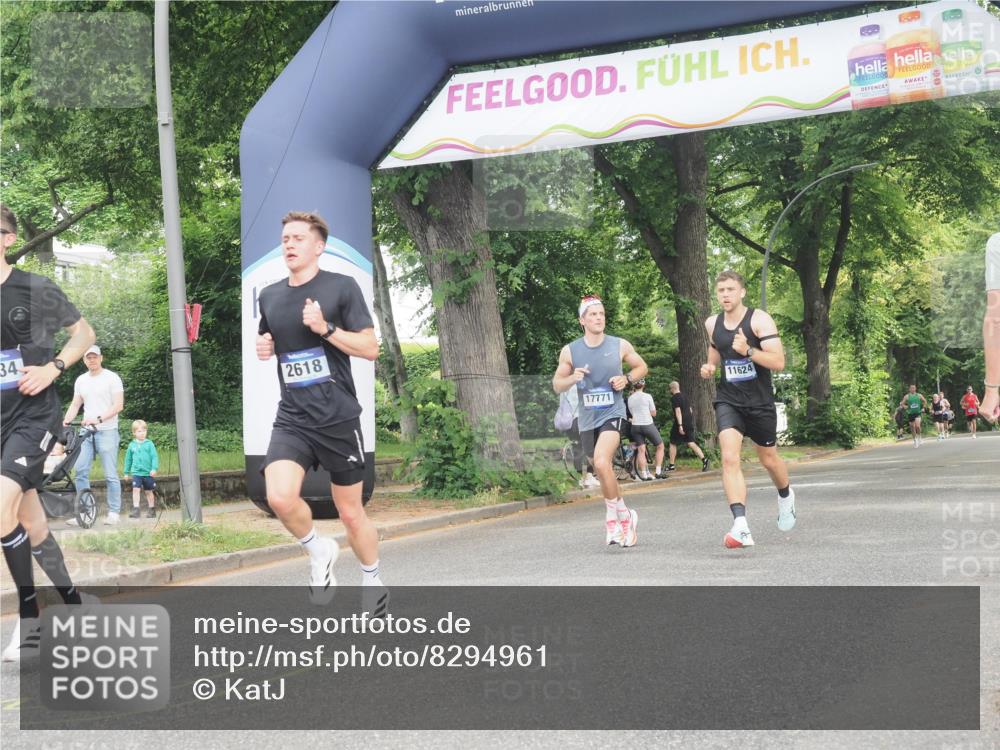 29.06.2025 - hella hamburg halbmarathon KatJ http://msf.ph/oto/8294961 29.06.2025 10:13:22 Zwischen KM18-KM19 2618, 7834, 7862 meine-sportfotos.de