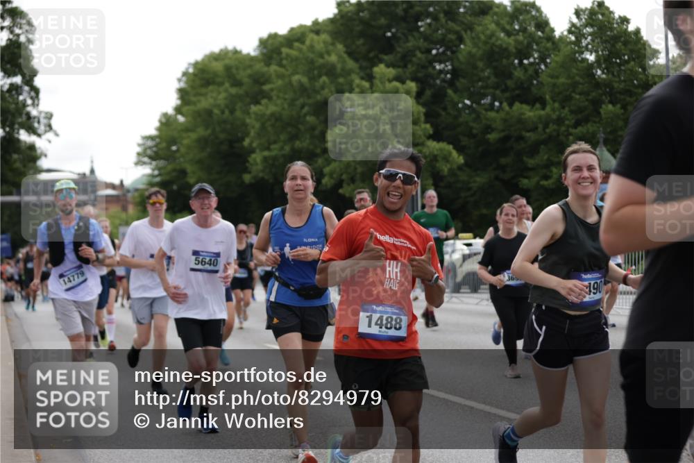 29.06.2025 - hella hamburg halbmarathon Jannik Wohlers http://msf.ph/oto/8294979 29.06.2025 10:36:40 Lombardsbrücke 1253, 1339, 1488, 1490, 1597, 1952, 1954, 2031, 2072, 2104, 2272, 2480, 3127, 3165, 3714, 3895, 4347, 4733, 5224, 5538, 5640, 5786, 6172, 6359, 6584, 6804, 7202, 7707, 8007, 8257, 8258, 8315, 8758, 9054, 9055, 10862, 10931, 11246, 11831, 11843, 12087, 12103, 12184, 12218, 12302, 12463, 12532, 13165, 13695, 13970, 13971, 14202, 14396, 14779, 14915, 15106, 15353, 15475, 15907, 16192, 16304, 16309, 16782, 16885, 17388, 17504, 17591, 17687, 17688, 17794, 18578 meine-sportfotos.de