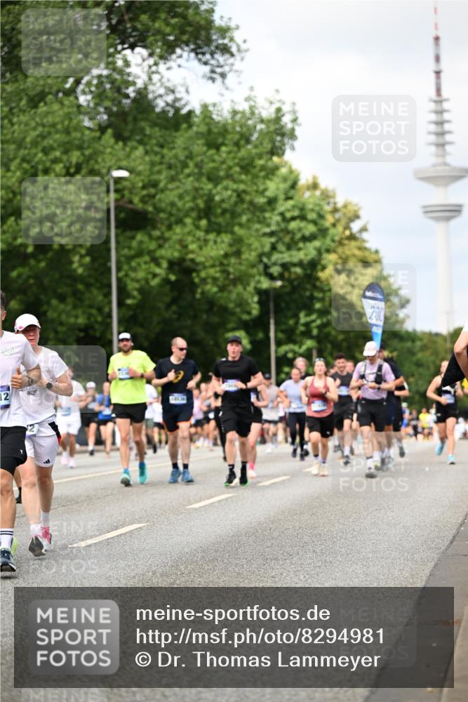 29.06.2025 - hella hamburg halbmarathon Dr. Thomas Lammeyer http://msf.ph/oto/8294981 29.06.2025 10:37:38 Kennedybrücke 1324, 1896, 1995, 2085, 2342, 2776, 3341, 3560, 3812, 3871, 4164, 4361, 4433, 4449, 5075, 5180, 5561, 5584, 5917, 6773, 6999, 7308, 7309, 7705, 8891, 8993, 9234, 9258, 9591, 9706, 9750, 9799, 11092, 11111, 11260 meine-sportfotos.de