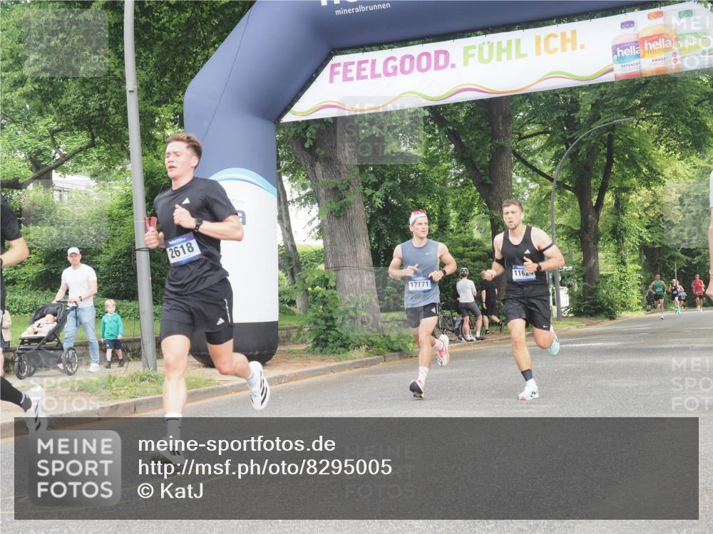 29.06.2025 - hella hamburg halbmarathon KatJ http://msf.ph/oto/8295005 29.06.2025 10:13:22 Zwischen KM18-KM19 2618, 7834, 7862 meine-sportfotos.de