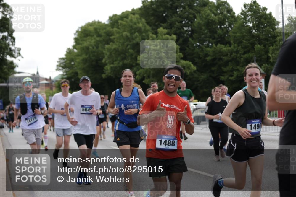 29.06.2025 - hella hamburg halbmarathon Jannik Wohlers http://msf.ph/oto/8295015 29.06.2025 10:36:40 Lombardsbrücke 1253, 1339, 1488, 1490, 1597, 1952, 1954, 2031, 2072, 2104, 2272, 2480, 3127, 3165, 3714, 3895, 4347, 4733, 5224, 5538, 5640, 5786, 6172, 6359, 6584, 6804, 7202, 7707, 8007, 8257, 8258, 8315, 8758, 9054, 9055, 10862, 10931, 11246, 11831, 11843, 12087, 12103, 12184, 12218, 12302, 12463, 12532, 13165, 13695, 13970, 13971, 14202, 14396, 14779, 14915, 15106, 15353, 15475, 15907, 16192, 16304, 16309, 16782, 16885, 17388, 17504, 17591, 17687, 17688, 17794, 18578 meine-sportfotos.de