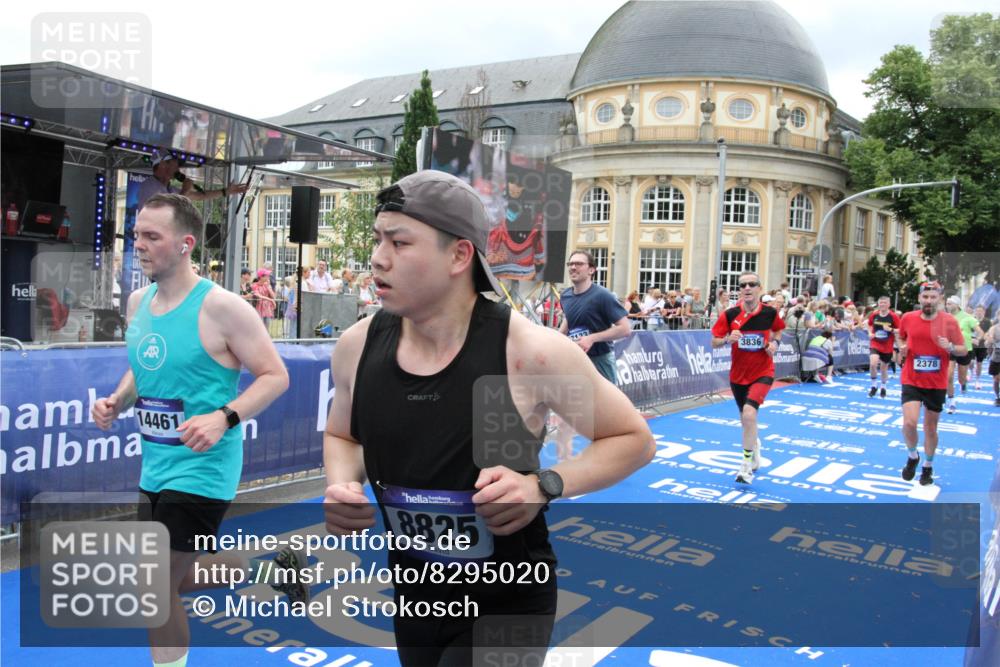 29.06.2025 - hella hamburg halbmarathon Michael Strokosch http://msf.ph/oto/8295020 29.06.2025 10:56:52 Ziel 1955, 2378, 2741, 3836, 5418, 6835, 7716, 8825, 8996, 13816, 14369, 14461, 15134, 15431, 16008, 16009, 16679, 17133, 18634 meine-sportfotos.de