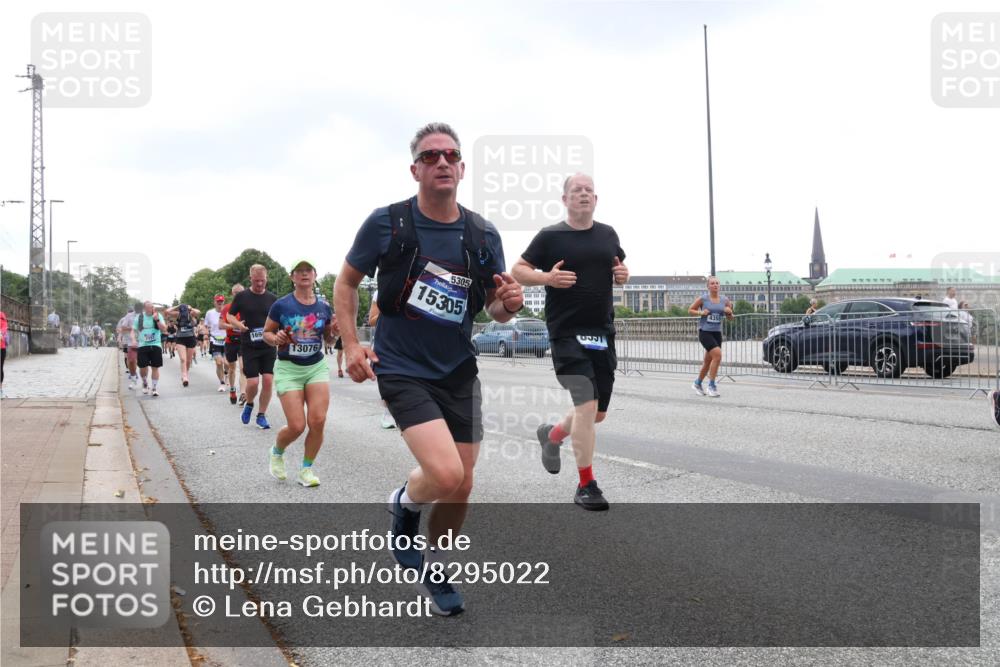 29.06.2025 - hella hamburg halbmarathon Lena Gebhardt http://msf.ph/oto/8295022 29.06.2025 10:46:46 Lombardsbrücke 1073, 1286, 1363, 1371, 1375, 1429, 1465, 1593, 1608, 1720, 1837, 1961, 1999, 2162, 2211, 2320, 2327, 2500, 2556, 2665, 2697, 2981, 3277, 3406, 3407, 3469, 3734, 3823, 4202, 4296, 4342, 4355, 4448, 4604, 5111, 5114, 5700, 5796, 5953, 6068, 6124, 6161, 6485, 6496, 6740, 7303, 7364, 7368, 7374, 7412, 7767, 7827, 8477, 8486, 8551, 8553, 8684, 8700, 8967, 9691, 10153, 10230, 12333, 12522, 13969, 14261, 15852, 16882, 16987 meine-sportfotos.de