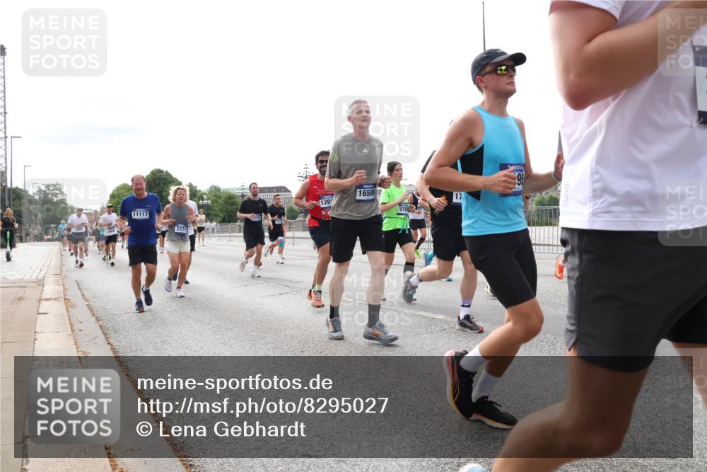 29.06.2025 - hella hamburg halbmarathon Lena Gebhardt http://msf.ph/oto/8295027 29.06.2025 10:21:28 Lombardsbrücke 11117, 2271, 1201, 16586, 910, 17, 1028, 1072, 1266, 1401, 1658, 1668, 2271, 2383, 2635, 2815, 2956, 2986, 3122, 3161, 3453, 3770, 3813, 3817, 3825, 3826, 4375, 4376, 4697, 4786, 5061, 5122, 5373, 5395, 5412, 5493, 5759, 5767, 5957, 6086, 6103, 6275, 6308, 6475, 6844, 7228, 7375, 7522, 7553, 7608, 7612, 7781, 8095, 8286, 8715, 8726, 8844, 8896, 9100, 9108, 9369, 9483, 9499, 9501, 9532, 9624, 10374, 10585, 10602, 10874, 11698, 12175, 12694, 13057, 13508 meine-sportfotos.de