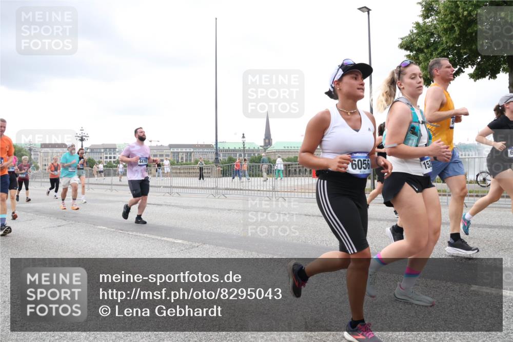 29.06.2025 - hella hamburg halbmarathon Lena Gebhardt http://msf.ph/oto/8295043 29.06.2025 10:56:03 Lombardsbrücke 7516, 14492, 4470, 6056, 152, 1616, 1738, 1909, 2095, 2793, 3101, 3244, 3257, 3268, 4083, 4265, 4354, 4470, 4473, 4836, 4896, 5220, 5222, 5306, 5575, 5580, 5757, 5994, 6055, 6056, 6113, 6257, 6494, 6594, 6968, 7025, 7028, 7516, 7548, 7616, 7969, 8005, 8110, 8305, 8517, 8527, 8532, 8533, 8648, 9435, 9548, 9606, 9838, 9861, 9865, 9948, 9953, 9956, 10094, 10436, 10438, 10449, 10593, 10640, 10740, 10784, 10987, 11903, 11962, 11963, 12695 meine-sportfotos.de