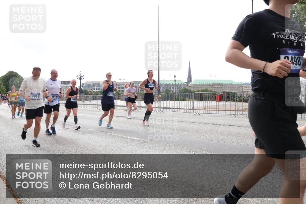 29.06.2025 - hella hamburg halbmarathon Lena Gebhardt http://msf.ph/oto/8295054 29.06.2025 10:36:38 Lombardsbrücke 9918, 10112, 10146, 186, 18644, 10024, 16239, 2498, 1102, 1118, 1224, 1253, 1835, 1948, 1952, 1954, 2124, 2552, 2588, 3398, 3404, 3428, 3699, 3741, 3873, 3895, 4084, 4245, 4442, 4618, 4762, 4937, 4996, 5012, 5246, 5427, 5540, 5573, 5747, 5789, 5809, 5919, 6092, 6093, 6156, 6190, 6359, 6417, 6667, 7111, 7140, 7575, 7576, 7632, 7773, 8498, 8499, 8530, 8581, 8936, 8937, 8945, 9115, 9117, 9229, 9295, 9500, 9694, 13265, 15077, 17156, 17807, 18152, 18488 meine-sportfotos.de
