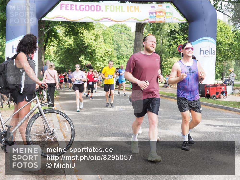 29.06.2025 - hella hamburg halbmarathon MichiJ http://msf.ph/oto/8295057 29.06.2025 11:29:54 Zwischen KM18-KM19 2038, 2054, 2173, 2313, 2576, 3828, 4245, 4612, 5300, 9978, 10888, 11546, 13952, 16260, 16559, 16916 meine-sportfotos.de