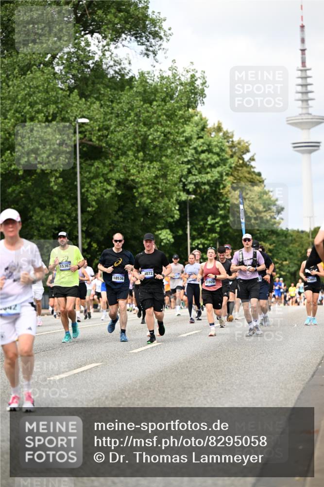 29.06.2025 - hella hamburg halbmarathon Dr. Thomas Lammeyer http://msf.ph/oto/8295058 29.06.2025 10:37:39 Kennedybrücke 1324, 1896, 1995, 2085, 2342, 2776, 3341, 3560, 3812, 3871, 4164, 4361, 4433, 4449, 5075, 5180, 5561, 5584, 5917, 6773, 6999, 7308, 7309, 7705, 8620, 8891, 8993, 9234, 9258, 9438, 9591, 9706, 9750, 9799, 10800, 11092, 11111, 11260 meine-sportfotos.de