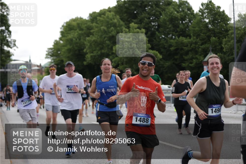 29.06.2025 - hella hamburg halbmarathon Jannik Wohlers http://msf.ph/oto/8295063 29.06.2025 10:36:40 Lombardsbrücke 1253, 1339, 1488, 1490, 1597, 1952, 1954, 2031, 2072, 2104, 2272, 2480, 3127, 3165, 3714, 3895, 4347, 4733, 5224, 5538, 5640, 5786, 6172, 6359, 6584, 6804, 7202, 7707, 8007, 8257, 8258, 8315, 8758, 9054, 9055, 10862, 10931, 11246, 11831, 11843, 12087, 12103, 12184, 12218, 12302, 12463, 12532, 13165, 13695, 13970, 13971, 14202, 14396, 14779, 14915, 15106, 15353, 15475, 15907, 16192, 16304, 16309, 16782, 16885, 17388, 17504, 17591, 17687, 17688, 17794, 18578 meine-sportfotos.de