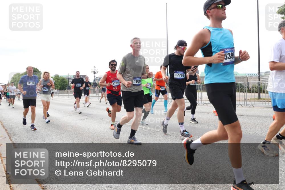 29.06.2025 - hella hamburg halbmarathon Lena Gebhardt http://msf.ph/oto/8295079 29.06.2025 10:21:28 Lombardsbrücke 11117, 2271, 16107, 12018, 16586, 10, 17799, 539, 1028, 1072, 1266, 1401, 1658, 1668, 2271, 2383, 2635, 2815, 2956, 2986, 3122, 3161, 3453, 3770, 3813, 3817, 3825, 3826, 4375, 4376, 4697, 4786, 5061, 5122, 5373, 5395, 5412, 5493, 5759, 5767, 5957, 6086, 6103, 6275, 6308, 6475, 6844, 7228, 7375, 7522, 7553, 7608, 7612, 7781, 8095, 8286, 8715, 8726, 8844, 8896, 9100, 9108, 9369, 9483, 9499, 9501, 9532, 9624, 10374, 10585, 10602, 10874, 11698, 12175, 12694, 13057, 13508 meine-sportfotos.de