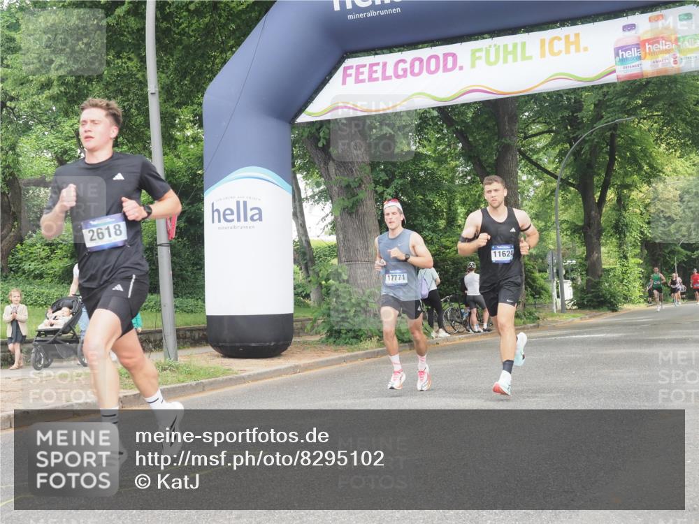 29.06.2025 - hella hamburg halbmarathon KatJ http://msf.ph/oto/8295102 29.06.2025 10:13:23 Zwischen KM18-KM19 2618, 7834, 7862 meine-sportfotos.de