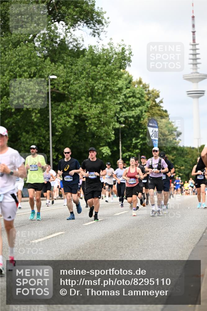 29.06.2025 - hella hamburg halbmarathon Dr. Thomas Lammeyer http://msf.ph/oto/8295110 29.06.2025 10:37:39 Kennedybrücke 1324, 1896, 1995, 2085, 2342, 2776, 3341, 3560, 3812, 3871, 4164, 4361, 4433, 4449, 5075, 5180, 5561, 5584, 5917, 6773, 6999, 7308, 7309, 7705, 8620, 8891, 8993, 9234, 9258, 9438, 9591, 9706, 9750, 9799, 10800, 11092, 11111, 11260 meine-sportfotos.de