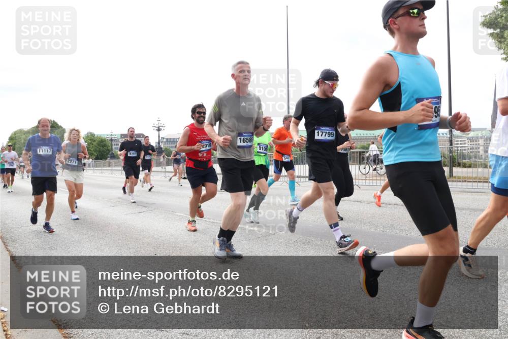 29.06.2025 - hella hamburg halbmarathon Lena Gebhardt http://msf.ph/oto/8295121 29.06.2025 10:21:28 Lombardsbrücke 11117, 2271, 2018, 16586, 16107, 9100, 17799, 961, 95, 1028, 1072, 1266, 1401, 1658, 1668, 2271, 2383, 2635, 2815, 2956, 2986, 3122, 3161, 3453, 3770, 3813, 3817, 3825, 3826, 4375, 4376, 4697, 4786, 5061, 5122, 5373, 5395, 5412, 5493, 5759, 5767, 5957, 6086, 6103, 6275, 6308, 6475, 6844, 7228, 7375, 7522, 7553, 7608, 7612, 7781, 8095, 8286, 8715, 8726, 8844, 8896, 9100, 9108, 9369, 9483, 9499, 9501, 9532, 9624, 10374, 10585, 10602, 10874, 11698, 12175, 12694, 13057, 13508 meine-sportfotos.de